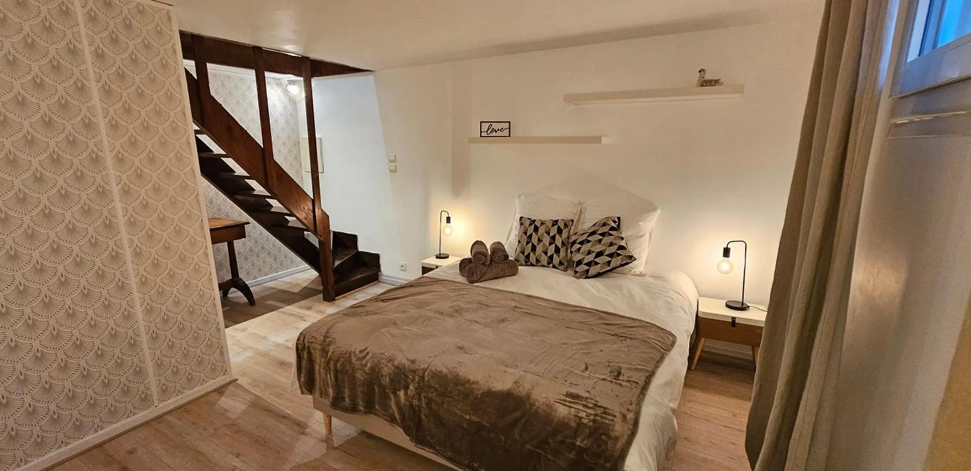 Duplex Climatise 100M2, Jardin, Garage Individuel Clos Antibes 0*,